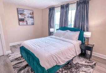 Spacious and Modern home, Minutes to VT & I-81 allows 18 year olds to book a room