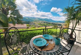 Suite Apartment with a view has Balcony rooms