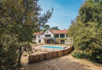 Clos du Bois Saint-Martin has Balcony rooms