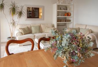 Bonito y luminoso apartamento en Rosal  a de Castro allows 18 year olds to book a room