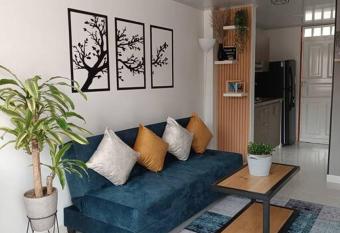 Casa moderna y acogedora. has Balcony rooms