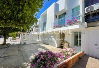 New! Beautiful and spacious house for 8 in Valledupar allows 18 year olds to book a room