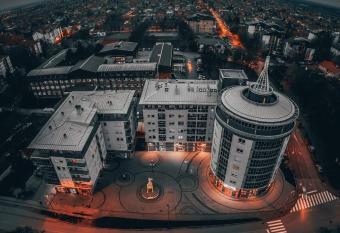 Apartman - MOST 2 has Balcony rooms