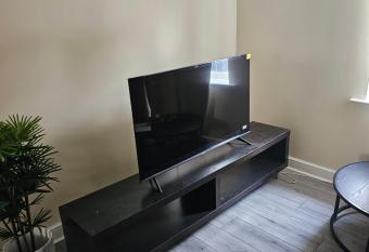 3/4 bedrooms, Free Parking, Wifi, Home away from home feel has Balcony rooms