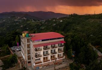Mukteshwar Treat Resort has Balcony rooms