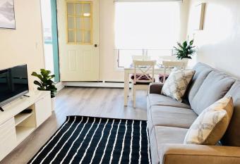 303 Mountain view 1BR in Canmore DownTown has Balcony rooms