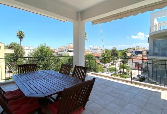 Sunny Apartment Amaliada allows 18 year olds to book a room