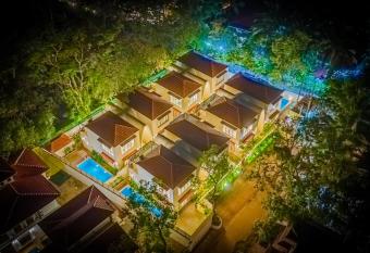 12BHK Luxury Portuguese Villas & 4 Private Pools - Anjuna Vagator has rooms with a private hot tub