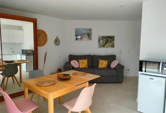 Studio en c  ur d herault has Balcony rooms