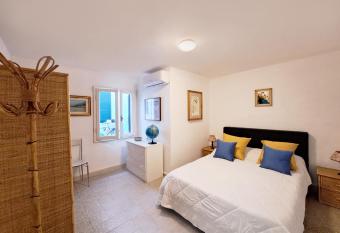 La casina di Marco has Balcony rooms