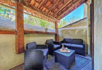 Au C  ur Ard  chois - Avec terrasse ombrag  e allows 18 year olds to book a room