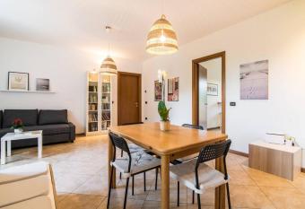 enJoy Home - Appartamento ampio, luminoso e immerso nel verde allows 18 year olds to book a room