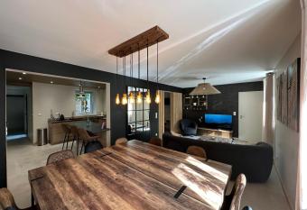 Maison 3 piliers- 9 chambres avec sdb - 16-18 personnes - s  minaire-Proche Centre-Ville-Gare et Arena has Balcony rooms