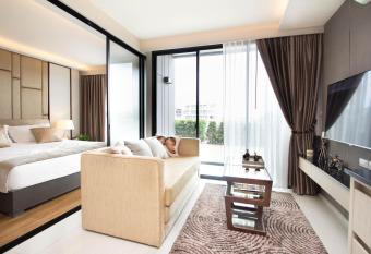                           Mida Grande allows 18 year olds to book a room