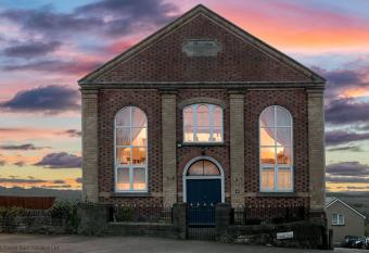 Cosy Treat af Forest Chapel Holidays Ltd has rooms with a private hot tub
