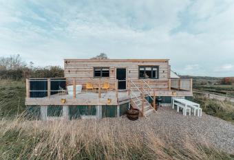 Wonder Wagon at Trelan Farm has Balcony rooms