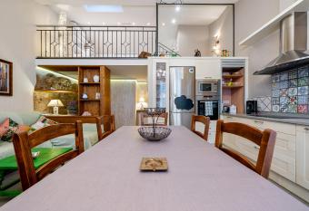 Hauzify I Casa Palou has Balcony rooms