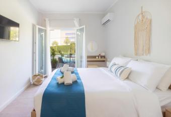 Meda s Apartment allows 18 year olds to book a room