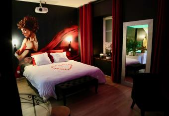 love room gold - les delices rooms has rooms with a private hot tub
