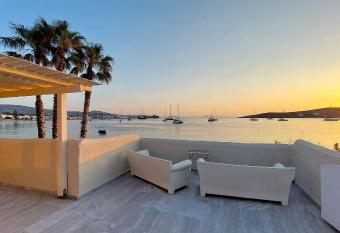 Ricardo by the sea allows 18 year olds to book a room