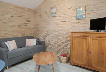 Studio de charme ind  pendant has Balcony rooms