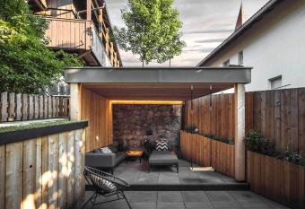 Rousa little guesthouse Kombi has Balcony rooms