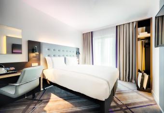 Premier Inn Wiesbaden City Centre allows 18 year olds to book a room
