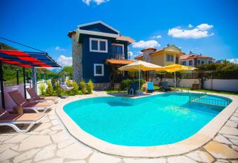 Villa Sword has Balcony rooms