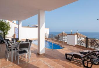 Villa Brisas del Mar 4 has Balcony rooms