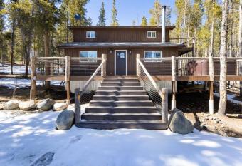 Mountain Cabin w/Hot Tub has Balcony rooms