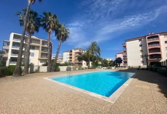 La Palmeraie allows 18 year olds to book a room