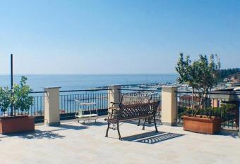 Riviera Mare has Balcony rooms