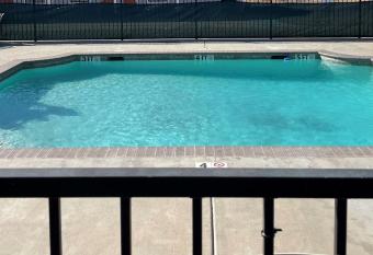 Budget Inn Alexandria has Smoking rooms