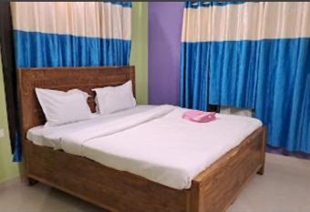 THE ROYAL RESORT has Smoking/Balcony rooms