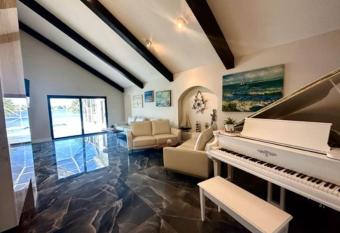 Sailboat 6/4 in Wellington has Balcony rooms