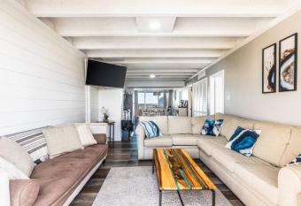 Jada buildingNewly remodeled, Pool has Balcony rooms