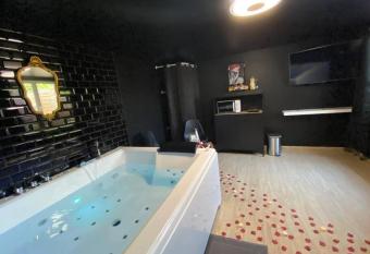 Le Cin  Glam Spa has Balcony rooms