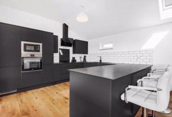 Beachwood has Balcony rooms