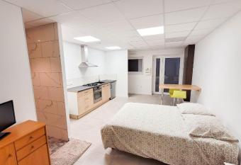 La B  tisse allows 18 year olds to book a room