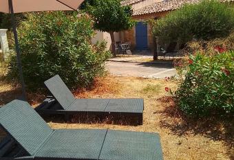 COTIGNAC SEJOUR VACANCEs allows 18 year olds to book a room