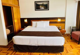 HOTEL POLO CUSCO SUITES has rooms with a private hot tub