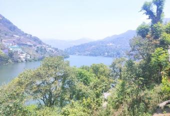 Talkot has Balcony rooms