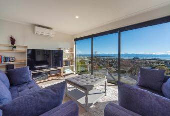 Blue Water Views has Balcony rooms