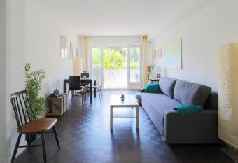 Espace Lumineux avec Jardin et Garage clos    15 min de Paris has Balcony rooms