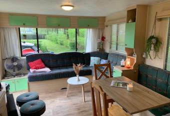 Stacaravan huren voor 4 personen in het hart van bosrijk Drenthe. Vele bezienswaardigheden en uitstapjes in de directie omgeving. Wees Welkom! (nr.254) allows 18 year olds to book a room