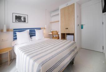 HOTEL BINI has Balcony rooms