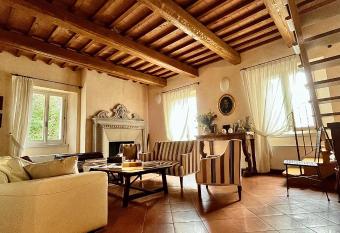 La Bargnina has Balcony rooms