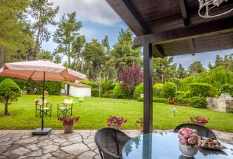 Sani Villa Luna with swimming pool has Balcony rooms