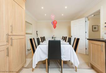 Forest Chapel Holidays - group sleep 12 3 properties has rooms with a private hot tub