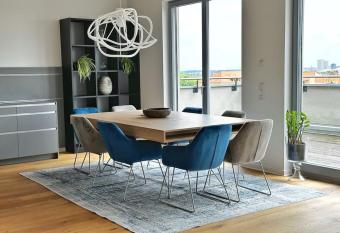 elegante Skyline Wohnung allows 18 year olds to book a room